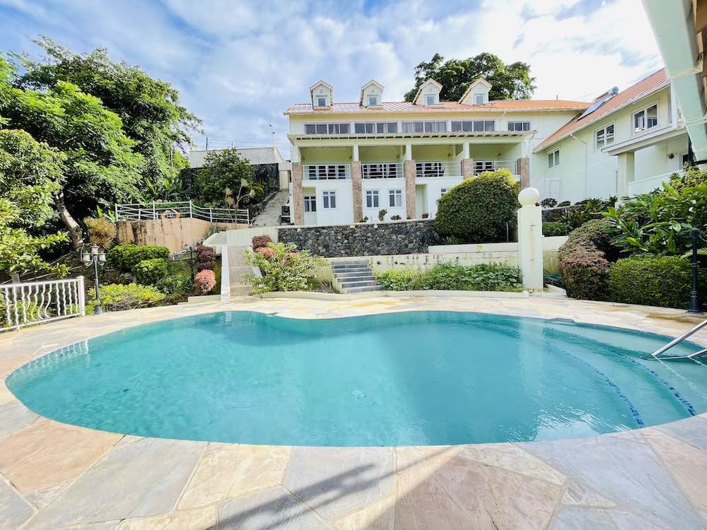 7 Apartments with Pool and View for Sale in St Lucia